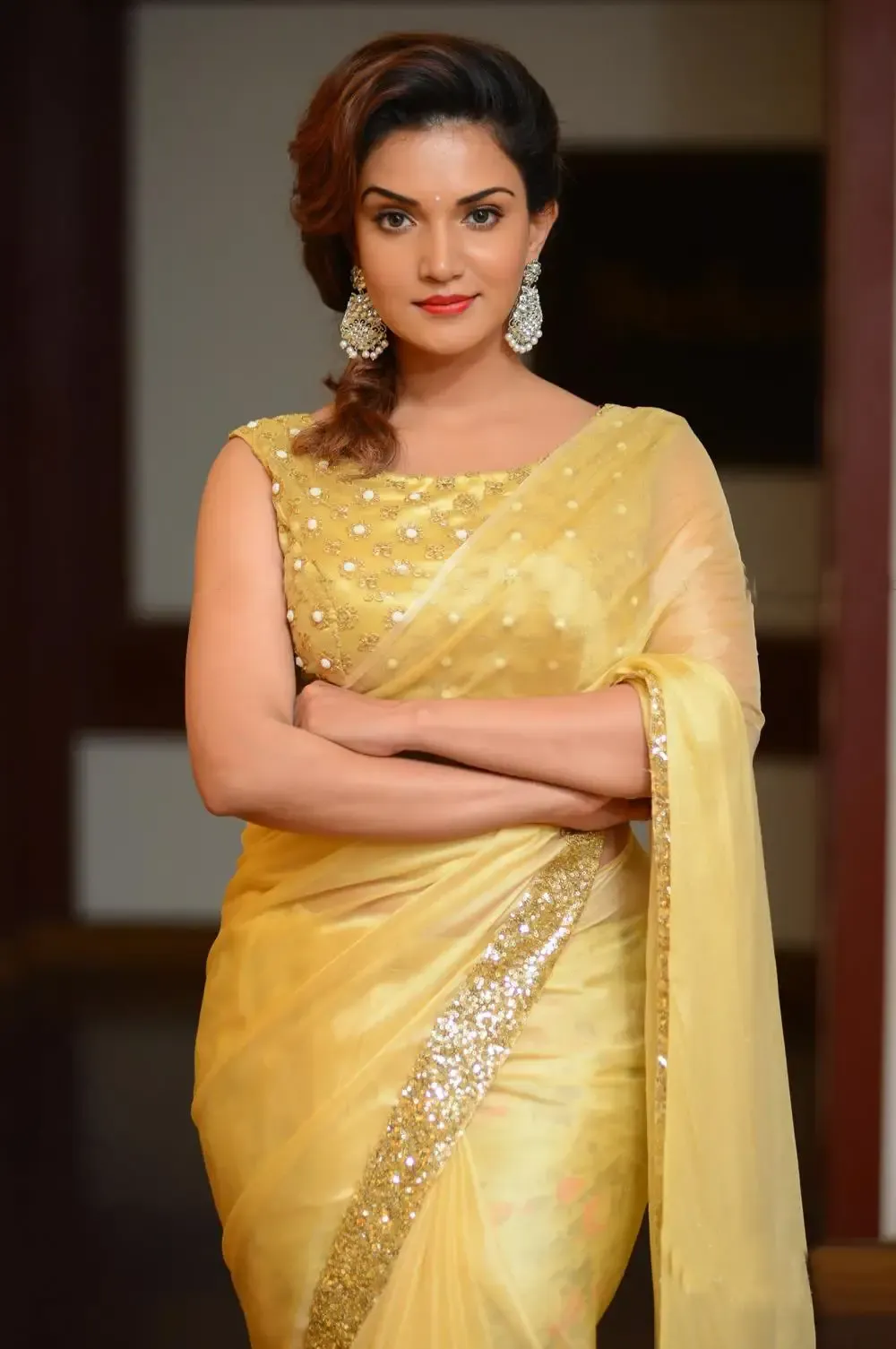 BOLLYWOOD ACTRESS HONEY ROSE IN TRADITIONAL YELLOW SAREE 7